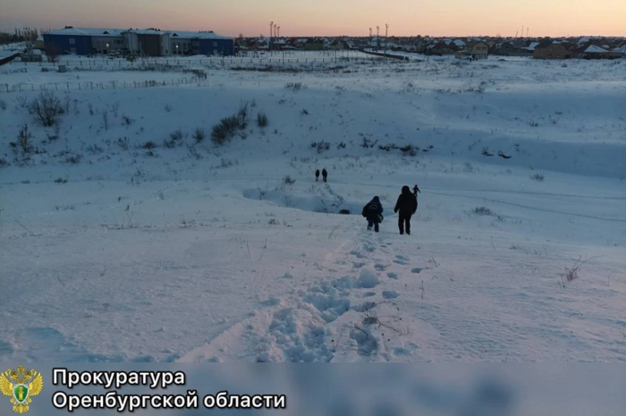 Женщина и ребенок погибли, скатившись с горки в Оренбургском районе