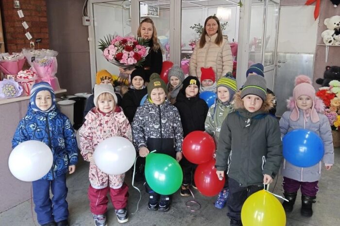 Сакмарские малыши познакомились с профессиями фармацевта, флориста и фотографа
