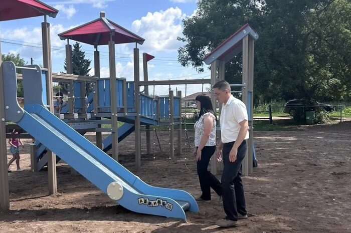 В селе Елатомка Бугурусланского района откроют новую детскую площадку