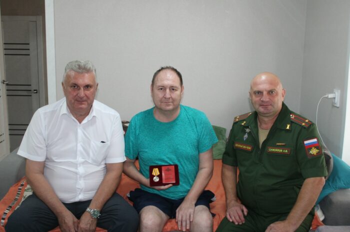 Сакмарцу Ильдусу Сайфутдинову вручена медаль «За боевые отличия»